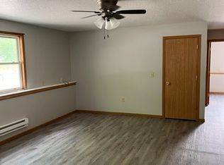 3027 River Rd APT 3, Muscatine, IA 52761