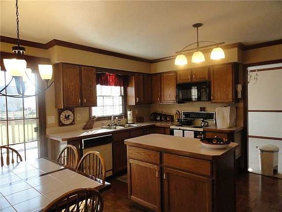 5th image of 26704 Mohawk Dr