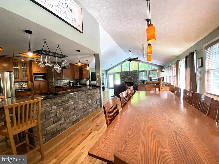 1251 Hinton Dr — Photo 17