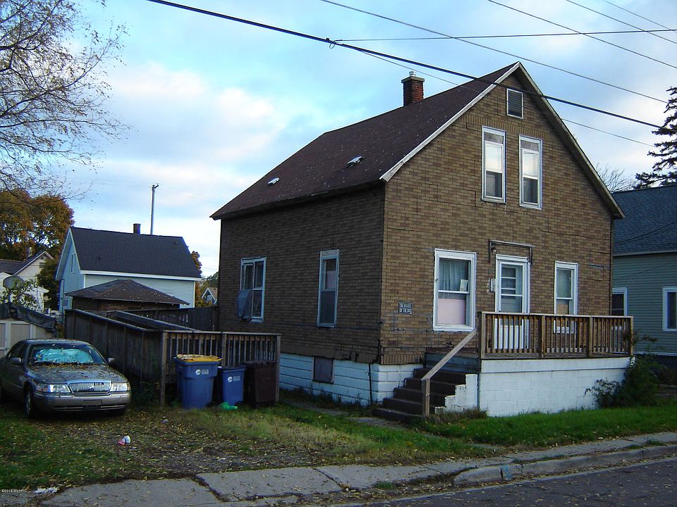 2nd image of 543 Cordelia St SW