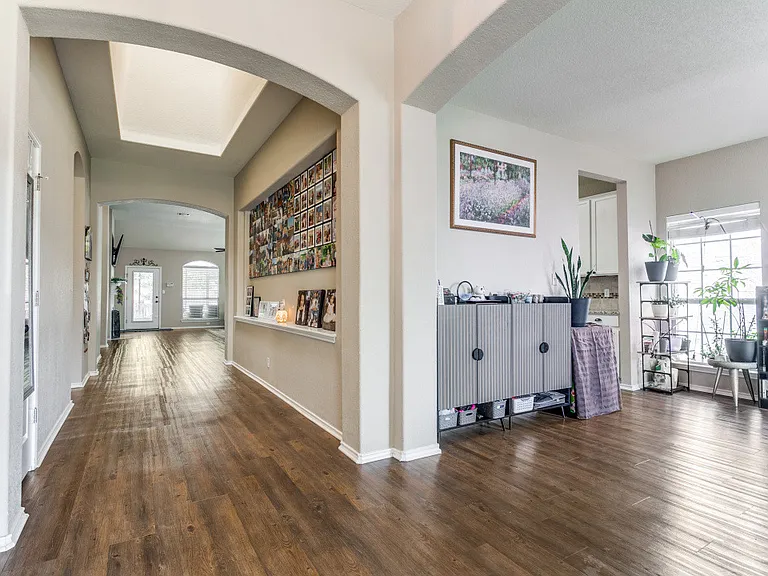 4504 Cascade Dr — Photo 3