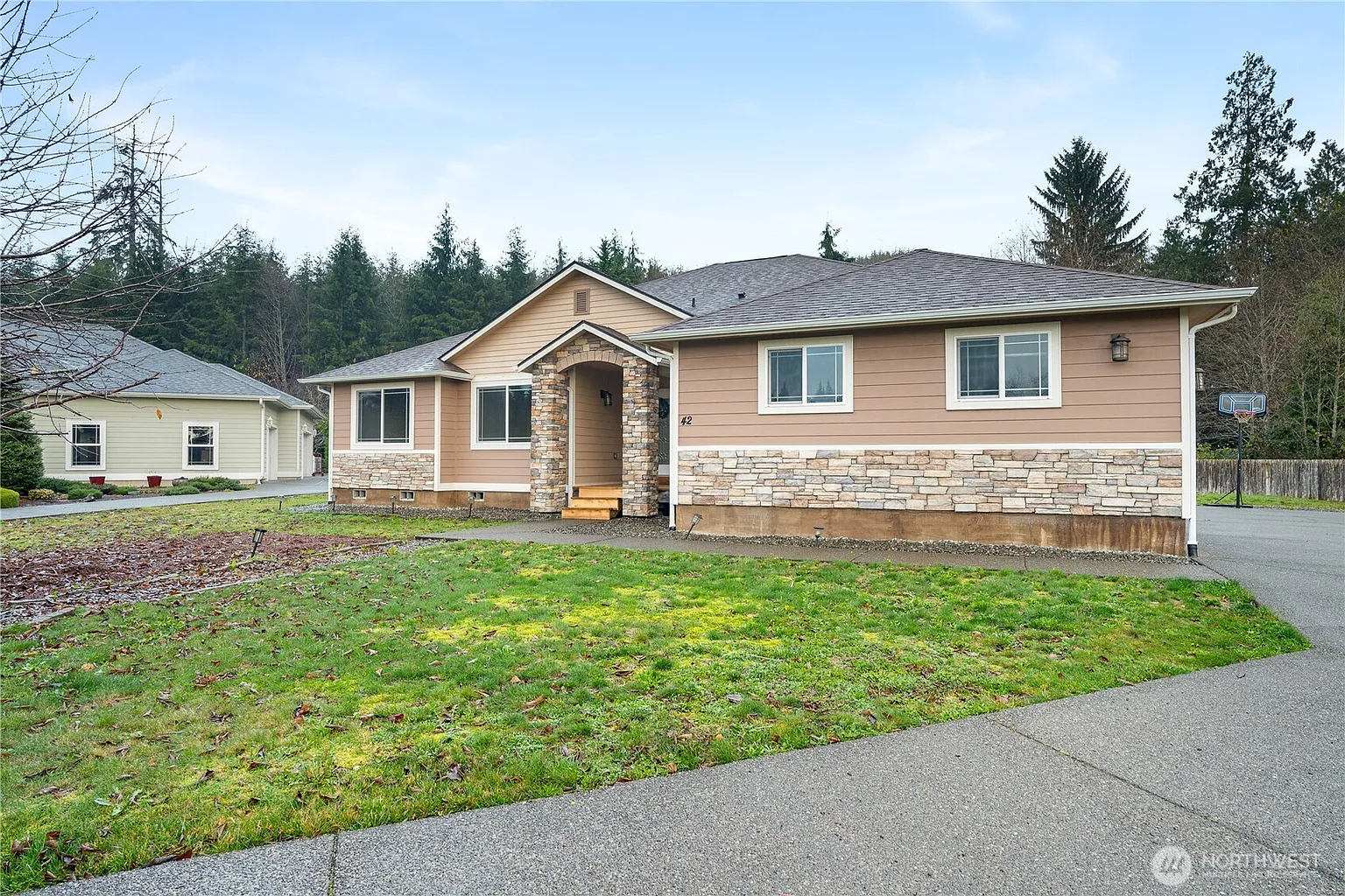 42 Holbrook Lane photo 1