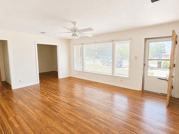 3rd image of 1206 E 11th Pl