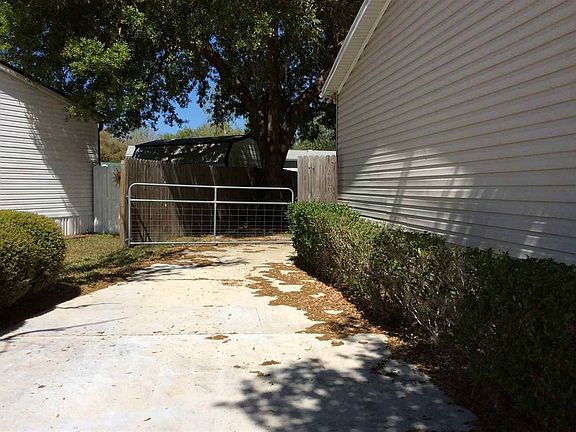 3rd image of 216 Vintage Oak Cir
