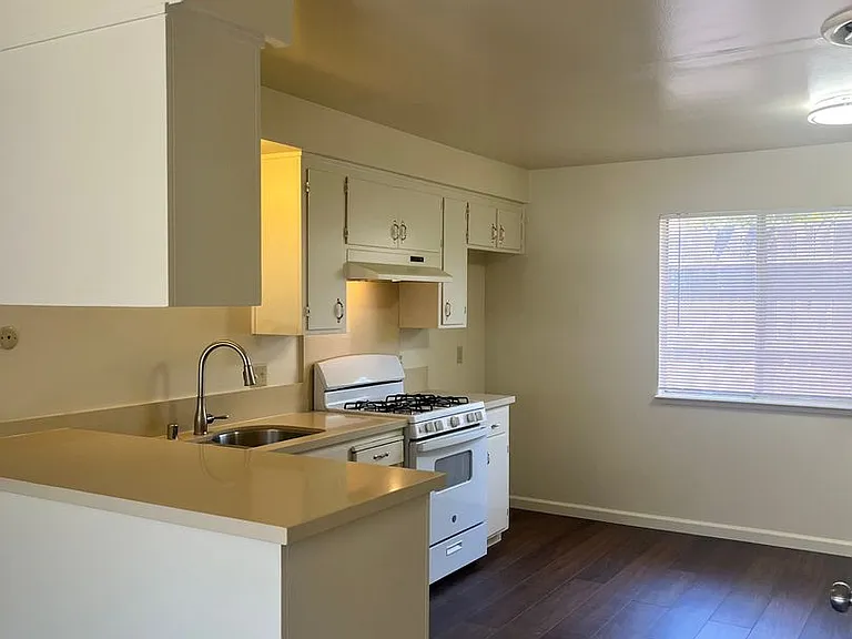 1100 Lucern Ave — Photo 3