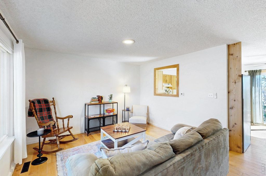 6512 Solar Ct