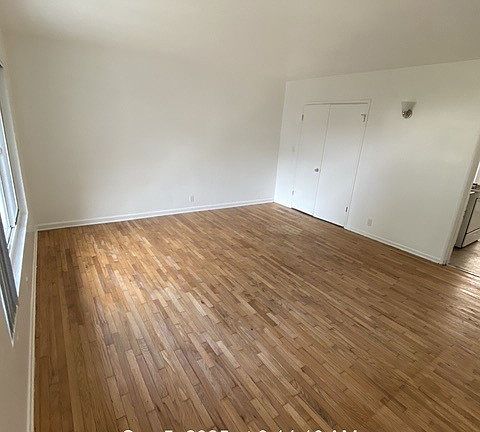 3rd image of 1915 W Florence Ave