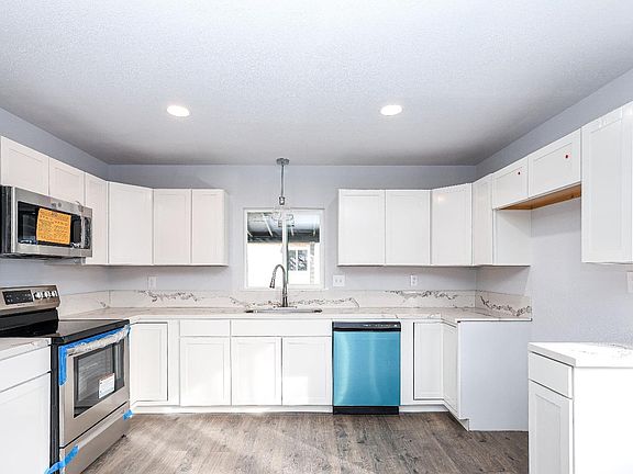 4th image of 695 Stanislaus Ave