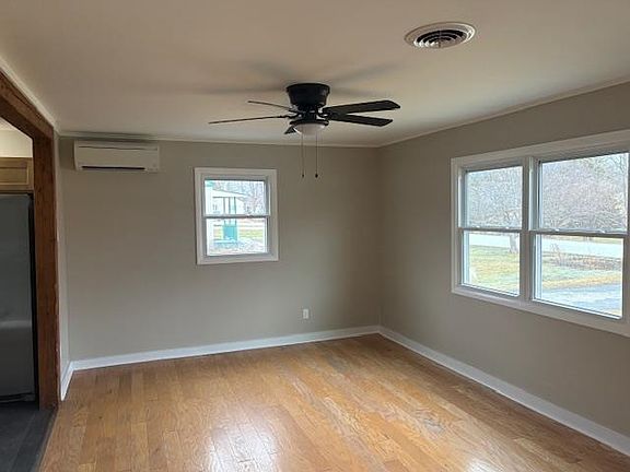 4th image of 8 Belmont Ave Extension