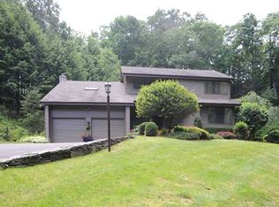 8 Cove Rd, Brookfield, CT 06804