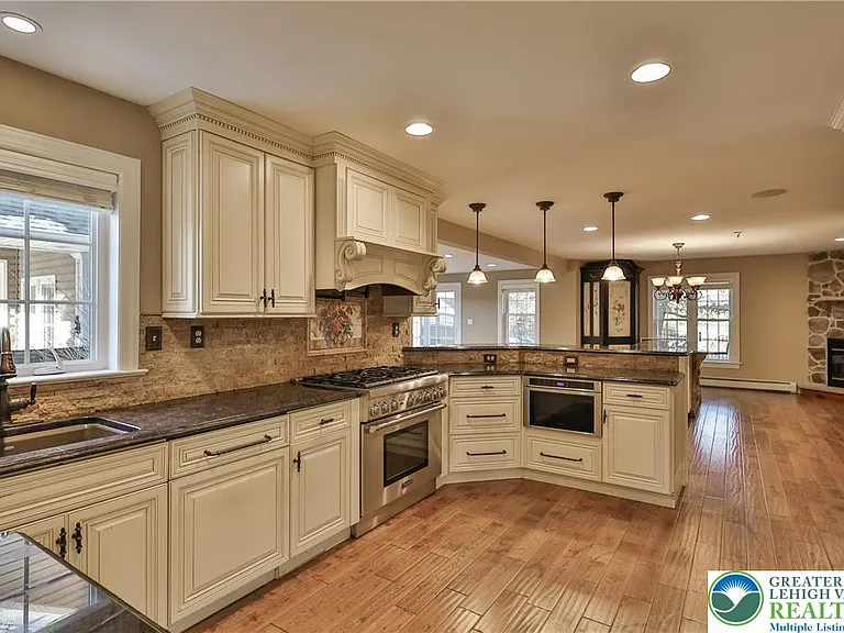 284 Walker Rd — Photo 43
