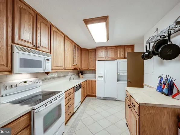 203 Yoakum Py #507, Alexandria, VA 22304