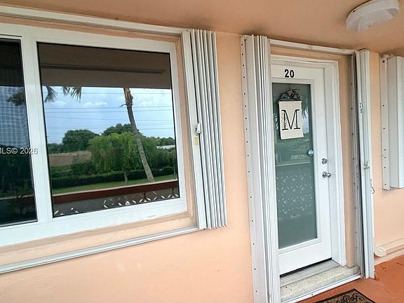 2nd image of 1030 SW 11th St APT M20