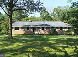 22 Bloomer Dr, Burlington, NJ 08016