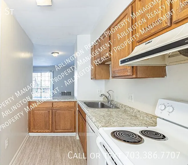 929 S Rolfe St #B — Photo 8