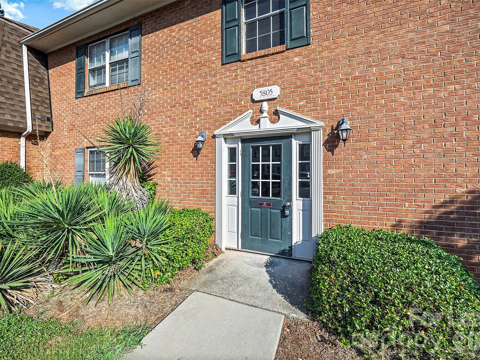 1 bed, 1.0 bath, 686 sqft, $975 — Photo 2