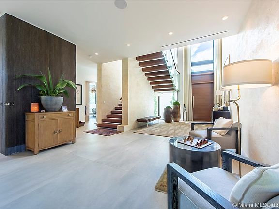 4th image of 360 N Hibiscus Dr
