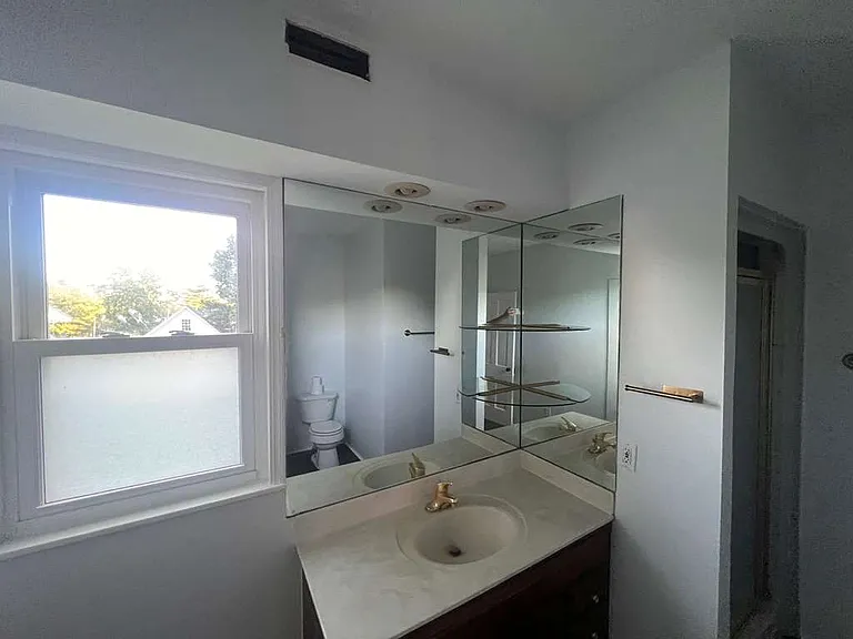 70 Washington Ave — Photo 9