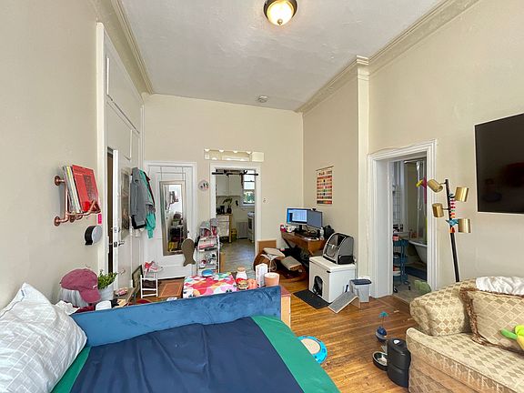 5th image of 2219 Spring Garden St #21-1F