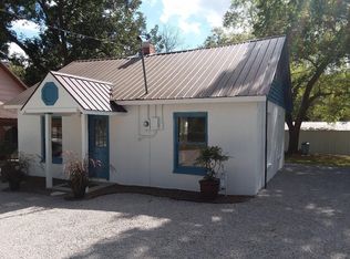 207 E 8th St, Pineville, MO 64856