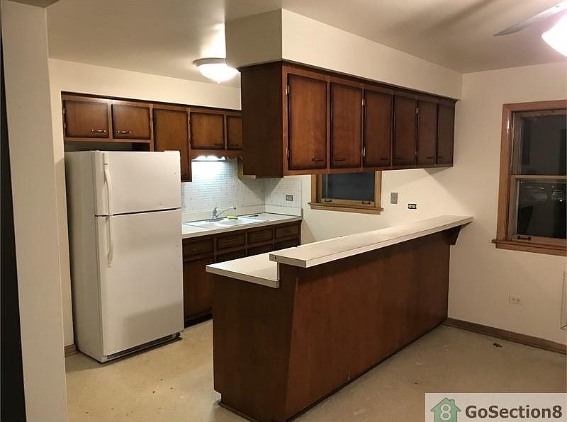 2nd image of 4420 W 87th St #2E