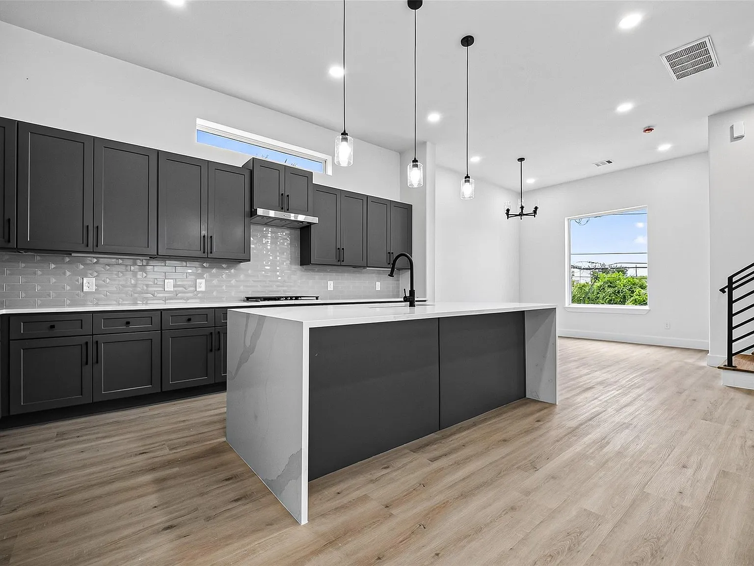 3 bed, 3.5 bath, 2155 sqft, $4,790 — Photo 1