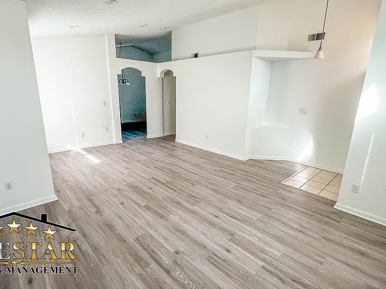 4605 Mount Everest Way — Photo 9