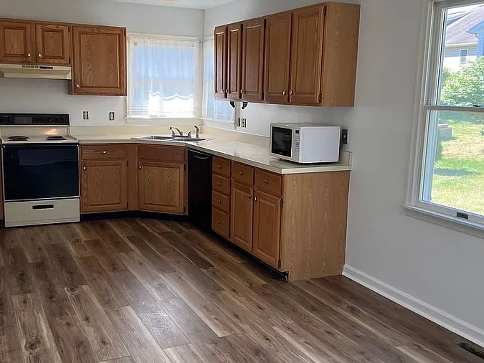 2nd image of 3104 Sheffield Dr #3104
