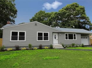 8 Heston Rd, Shirley, NY 11967