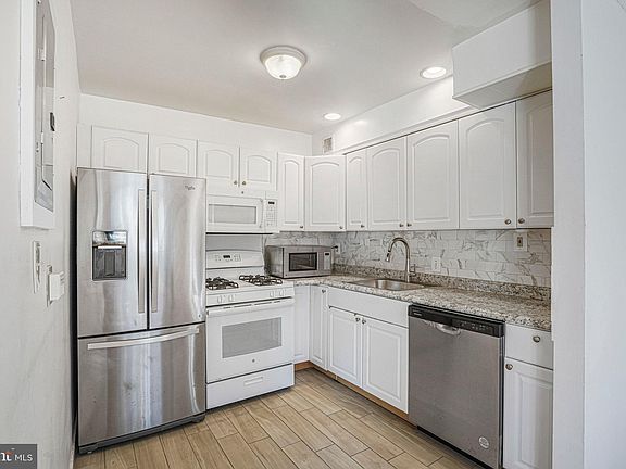 5th image of 95 E Wayne Ave APT 209