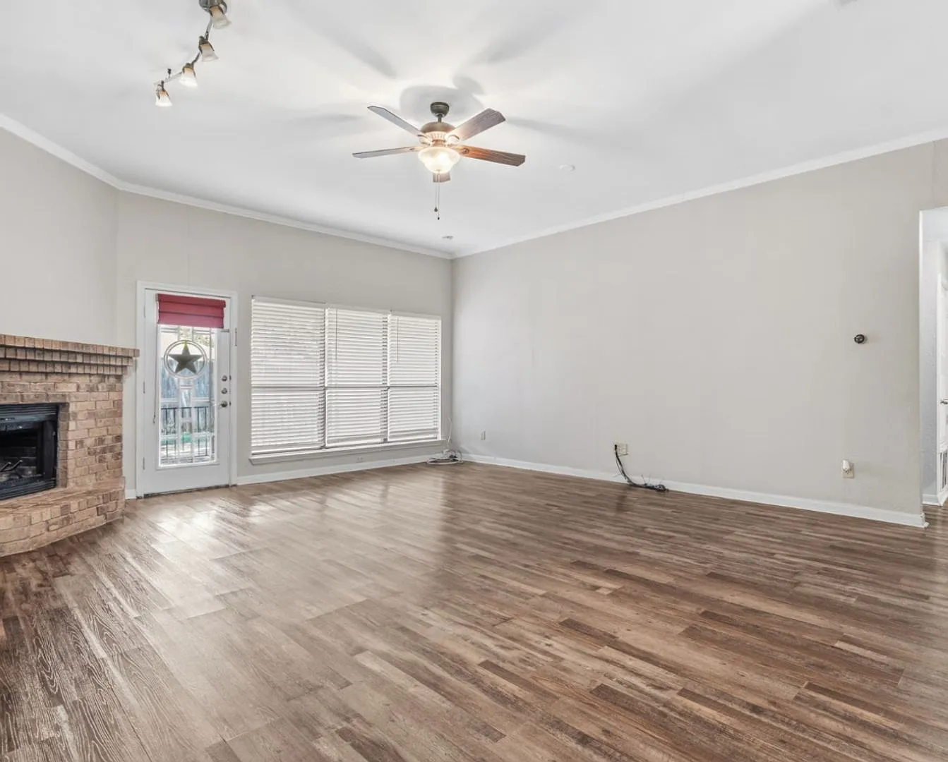 Great Plano 3/2/2 ready for immediate move in — Photo 4