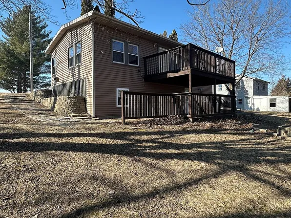 1279 Holiday Ln, Brooklyn, IA 52211