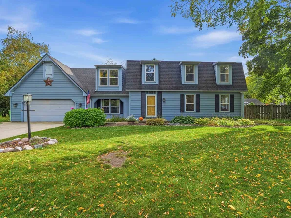 104 Edgevale Cir, Beaver Dam, WI 53916