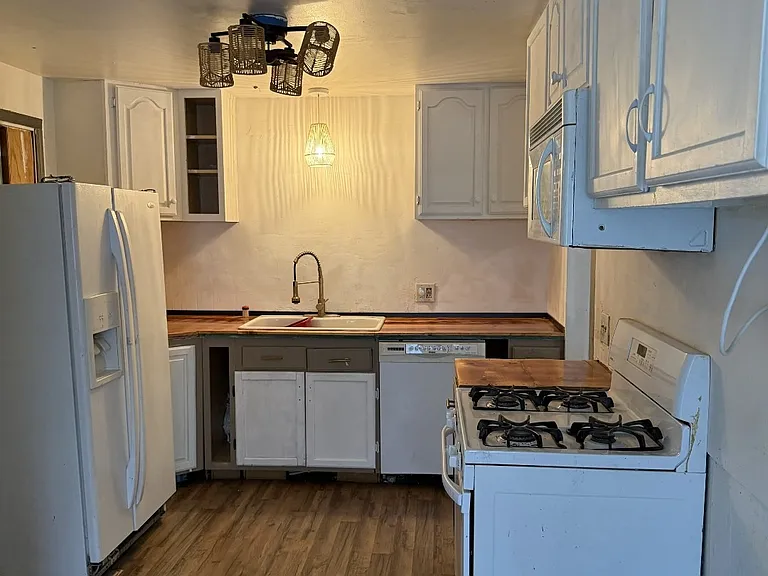 308 E Queen Ave — Photo 12