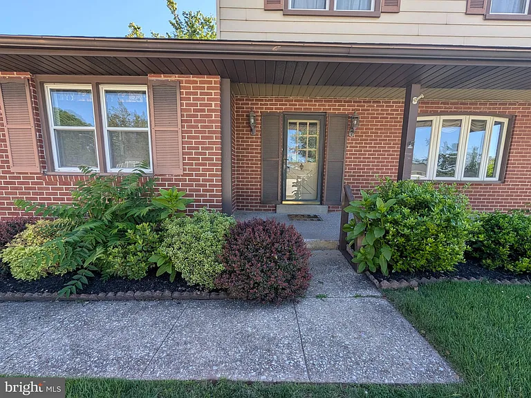 14 Westwood Cir — Photo 3