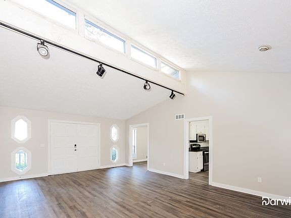 5th image of 275 Sabrina Ct