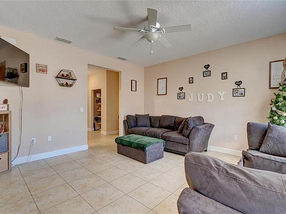 4th image of 111 Alexander Woods Dr