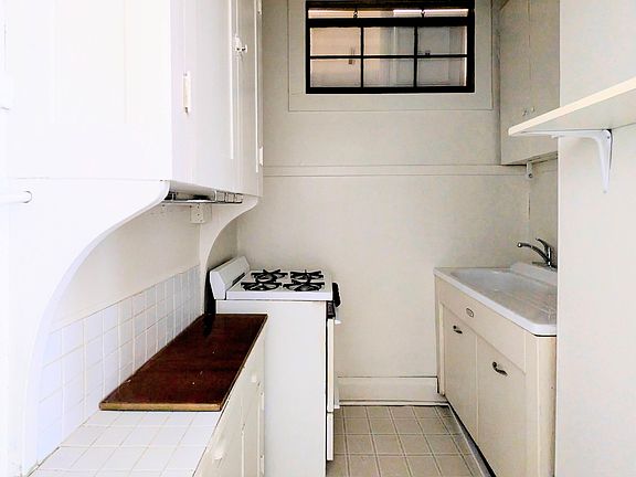 4th image of 583 Lincoln Ave APT 2
