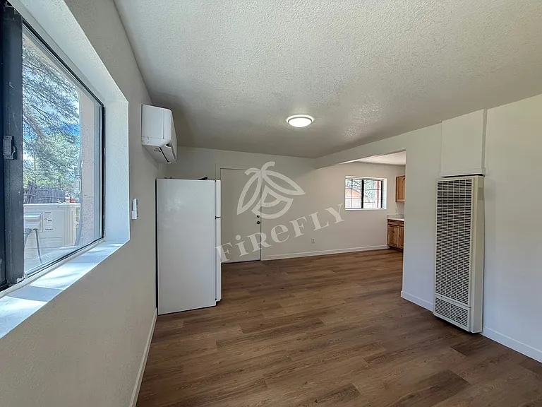 100 N 4th Dr #B — Photo 4