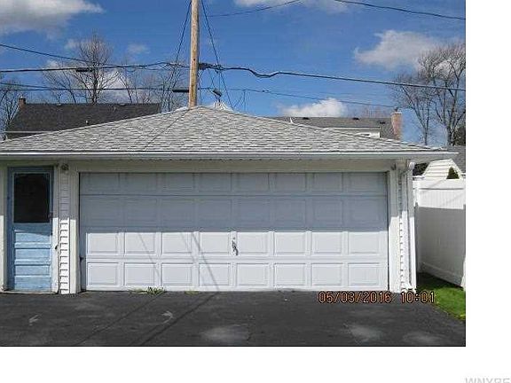 3rd image of 660 Shad St