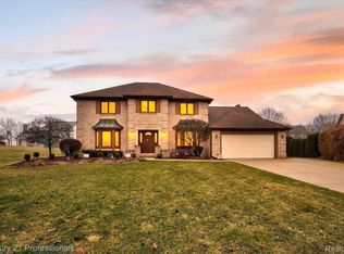 19230 Augusta Ct, Livonia, MI