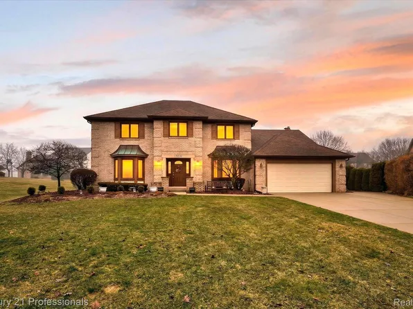 19230 Augusta Ct, Livonia, MI 48152