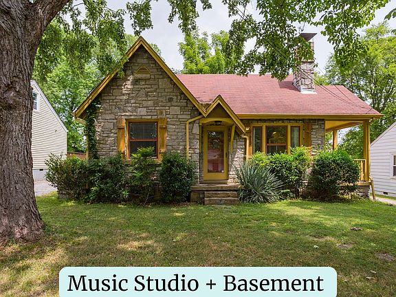 2nd image of 913 Broadmoor Dr
