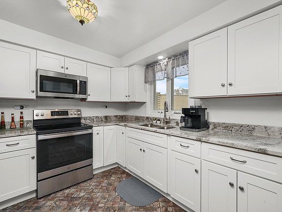 3rd image of 8604 W 95th Pl APT 302