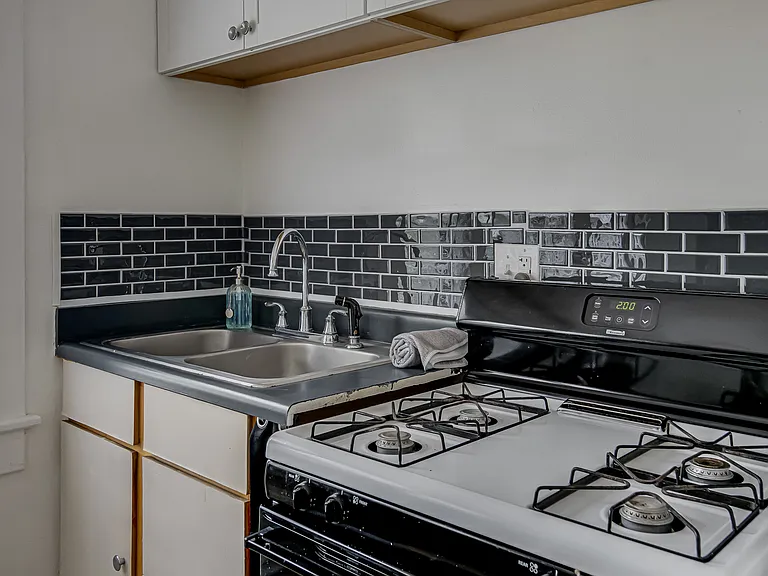 1504 W Friendly Ave #B — Photo 10