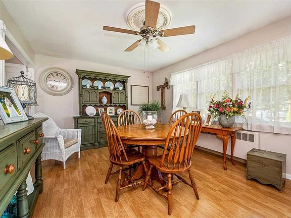 5th image of 176 Saint Regis Dr