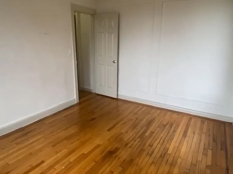 2160 Wallace Ave #6 — Photo 2