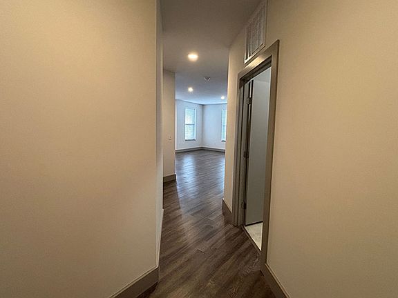 4th image of 3240 Whitfield Ave APT 203