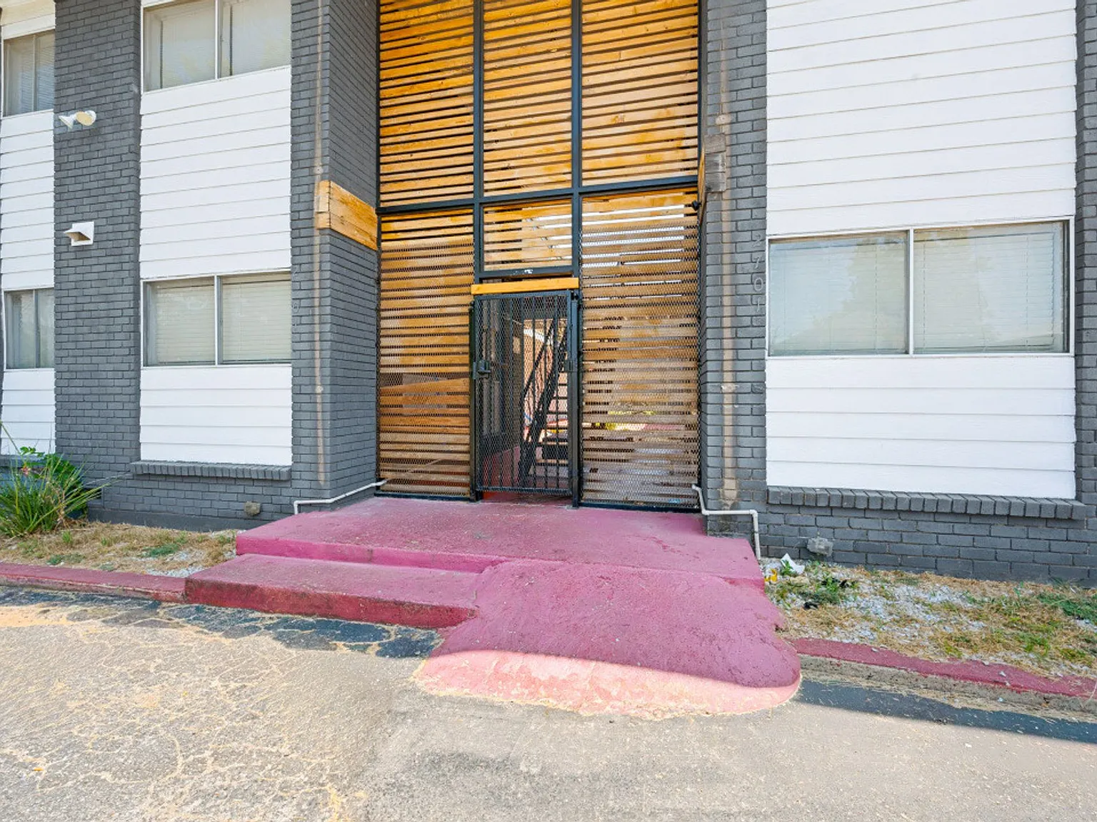 Fontaine Apartments — Photo 2