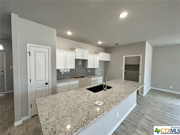5th image of 3110 Hedwig St